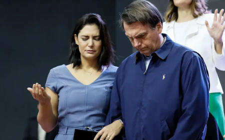 As vésperas da prisão, Bolsonaro recebe grupo de oração em casa