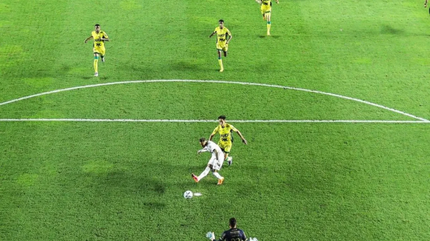 Neymar marca, mas Santos vacila e segue a apenas um ponto do Z-4