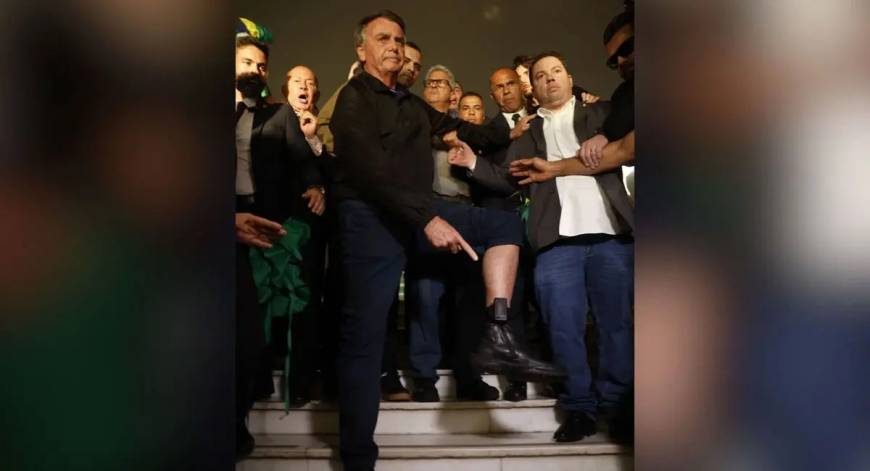 Tornozeleira eletrônica de Bolsonaro foi violada meia-noite, diz Moraes