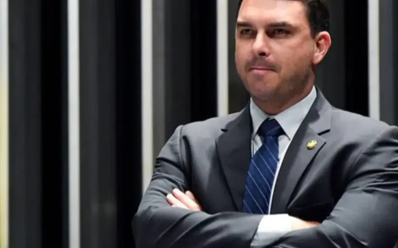 Flávio Bolsonaro se reúne com Caiado em Goiânia para discutir eleições