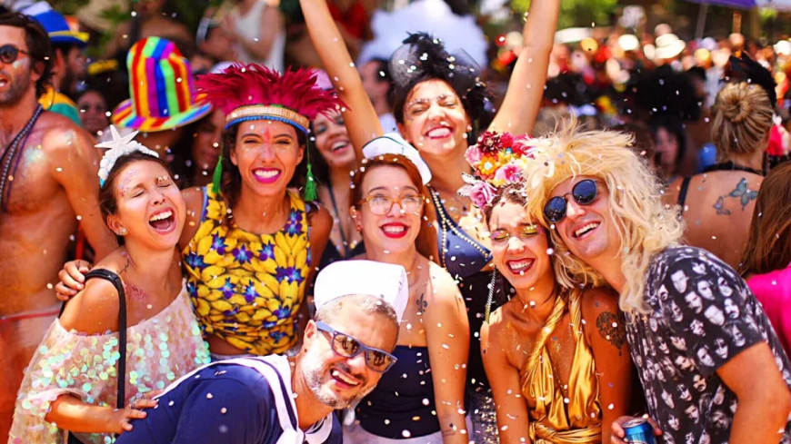 Qual é a data do Carnaval de 2026? É feriado?