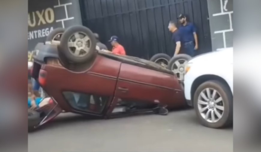 Carro capota na região central de Rialma