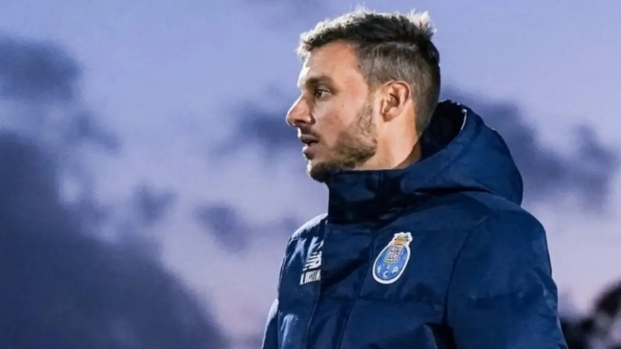 Botafogo anuncia argentino Martín Anselmi, ex-Porto, como novo técnico do time para 2026
