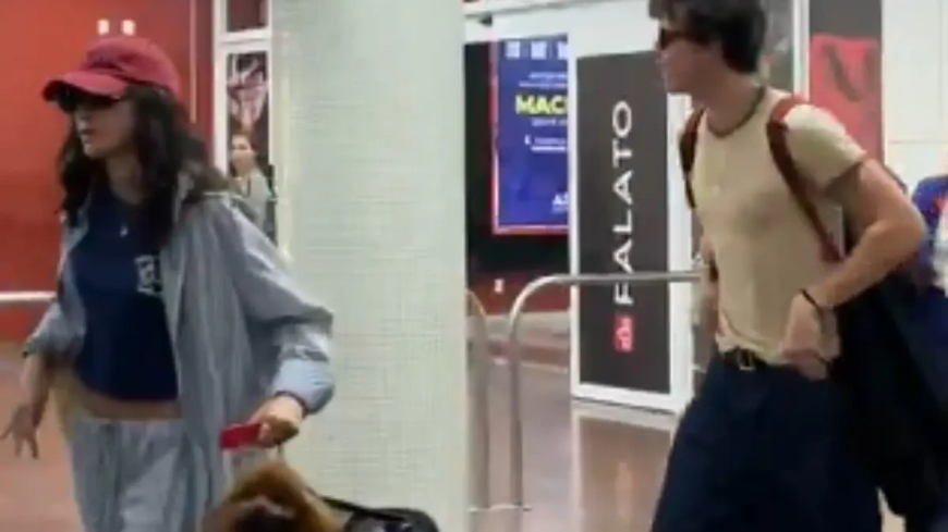 Shawn Mendes e Bruna Marquezine desembarcam juntos em Maceió; vídeo
