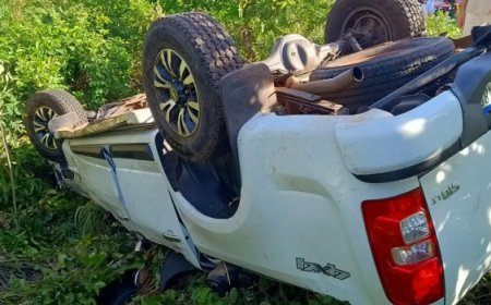 Caminhonete com aproximadamente 16 pessoas sai de pista e capota na GO-507, em Rio Quente