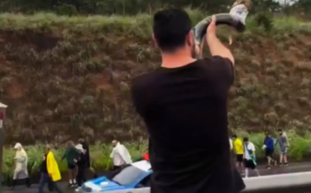 Músico toca berrante para caminhada de Nikolas Ferreira entre Luziânia e Cristalina
