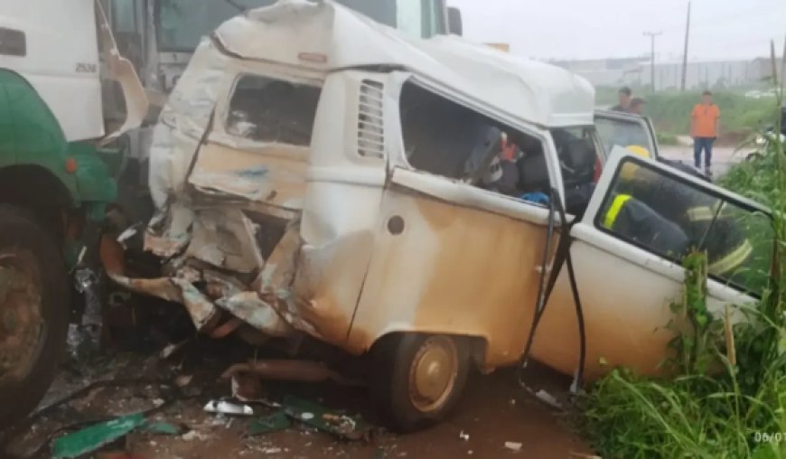 Engavetamento com quatro veículos deixa três feridos na BR-020, em Formosa