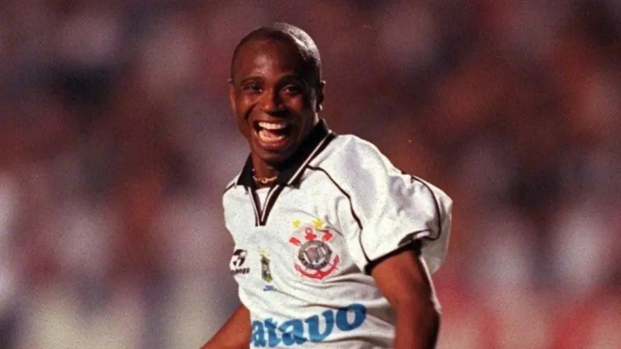 Entre dribles e polêmicas, Edilson Capetinha vai em busca de mais um capítulo em sua história, agora no BBB
