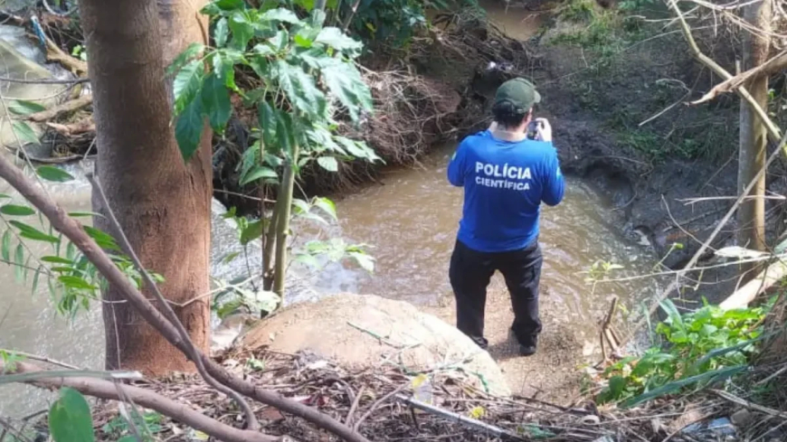 Homem joga amigo de ponte, ajuda no resgate e é preso em Goianésia