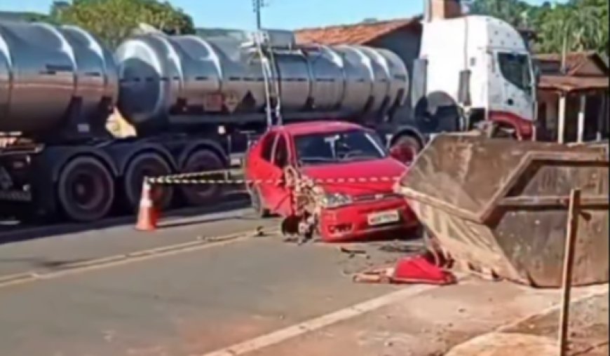 Colisão contra contêiner mobiliza atenção em avenida de Jaraguá