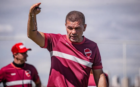 Após eliminação na Copa do Brasil, Vila Nova demite técnico Umberto Louzer