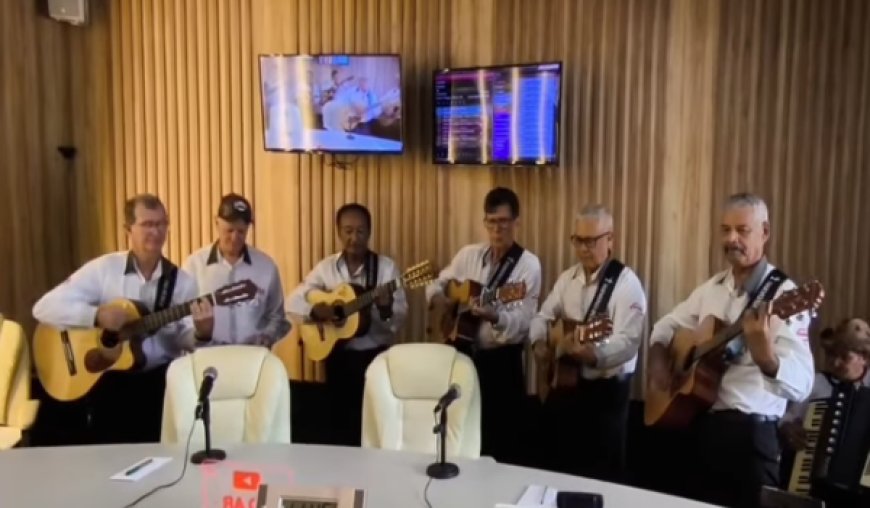 Som da viola e da sanfona marca 25 anos de Orquestra de Violeiros de Uruana