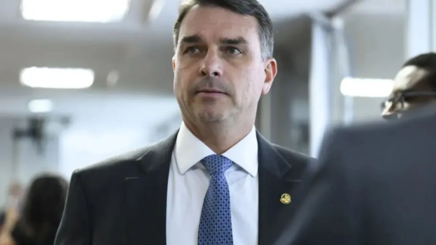 Flávio afirma que condução da economia em um governo seu será parecida com a do pai