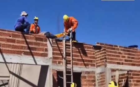 Bombeiros realizam resgate em altura para socorrer operário em Itapaci