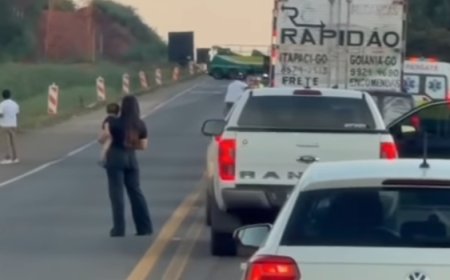 Colisão entre carreta, caminhão e carro mobiliza equipes de resgate na BR-153, em Rialma