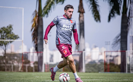 Vila Nova terá mudança no meio de campo para duelo contra o Ceará; atacante está recuperado