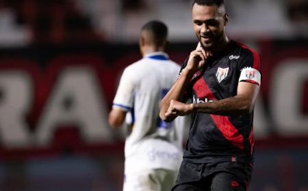 Atlético bate o Avaí no Accioly e deixa zona de rebaixamento da Série B