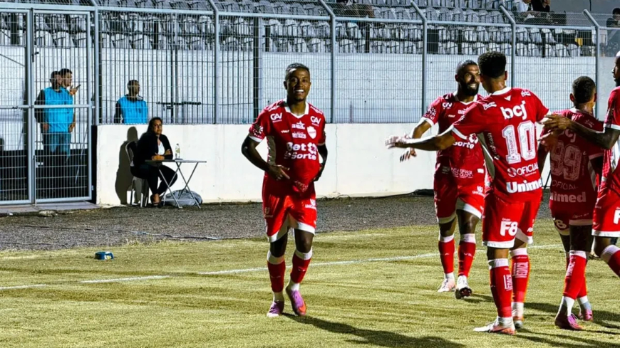 Com gol de Ryan, Vila Nova bate a Ponte Preta e assume terceira posição da Série B