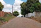 Homem invade casas, sequestra criança e é agredido por moradores em Juscelândia