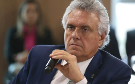 ‘Sobrenome não é currículo’, diz Caiado em nova alfinetada contra Flávio Bolsonaro