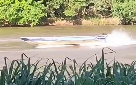 Embarcação gira sem controle após piloto cair no Rio em Ceres