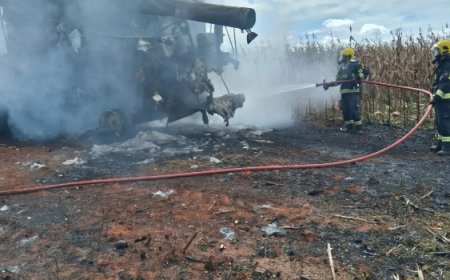 Idoso escapa ileso após colheitadeira pegar fogo e destruir maquinário em Formosa