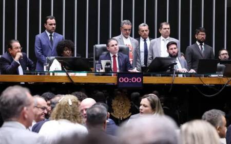 Câmara aprova fim da escala 6×1 e estabelece jornada máxima de 40 horas semanais