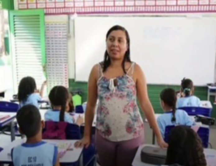Senado aprova MP que estabelece piso de R$ 5.130 para professores