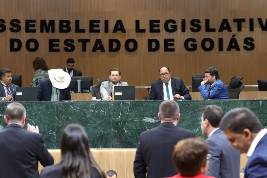 Deputados de Goiás aprovam cobrança por uso de tornozeleira e projeto avança para fase final