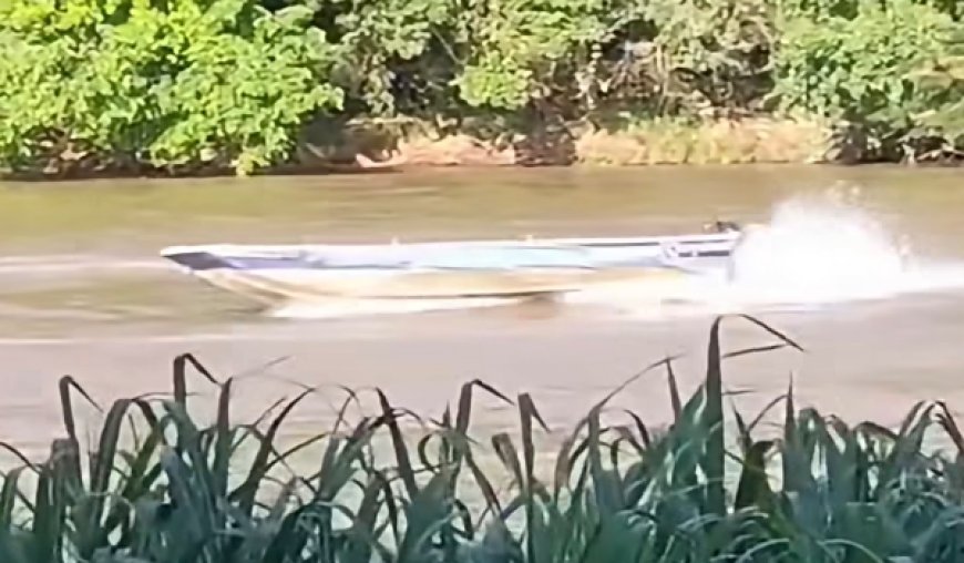 Embarcação gira sem controle após piloto cair no Rio em Ceres
