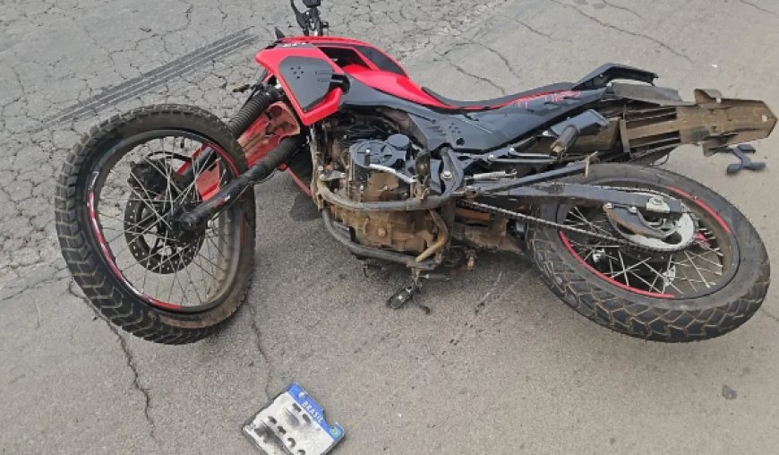 Motociclista morre atropelado por caminhão após tentativa de ultrapassagem na BR-153