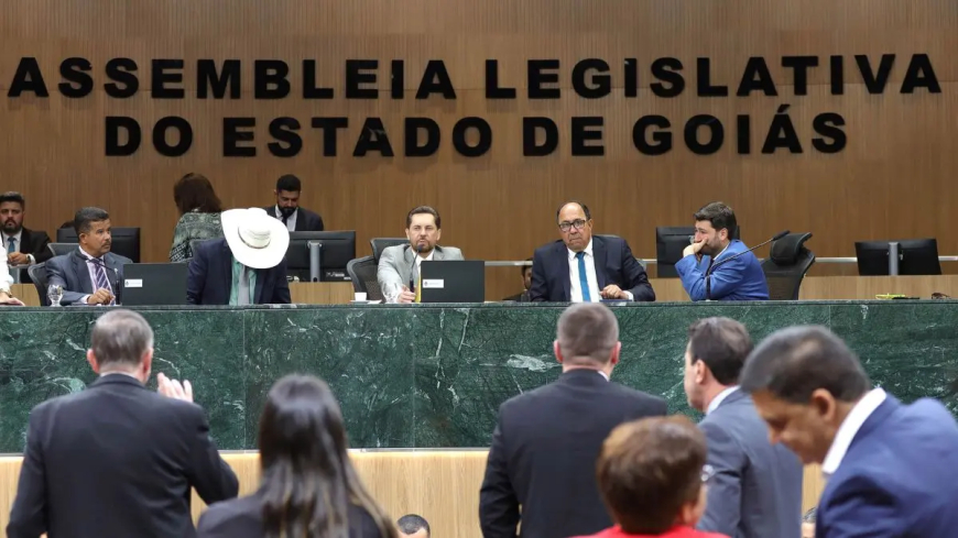 Deputados de Goiás aprovam cobrança por uso de tornozeleira e projeto avança para fase final