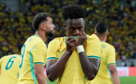 Brasil toma susto no início, mas atropela o Panamá na despedida para a Copa do Mundo