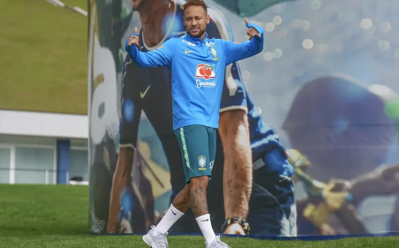 Neymar vai a campo e realiza primeiro treino com a seleção brasileira
