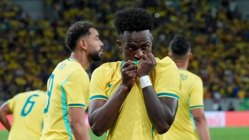 Brasil toma susto no início, mas atropela o Panamá na despedida para a Copa do Mundo