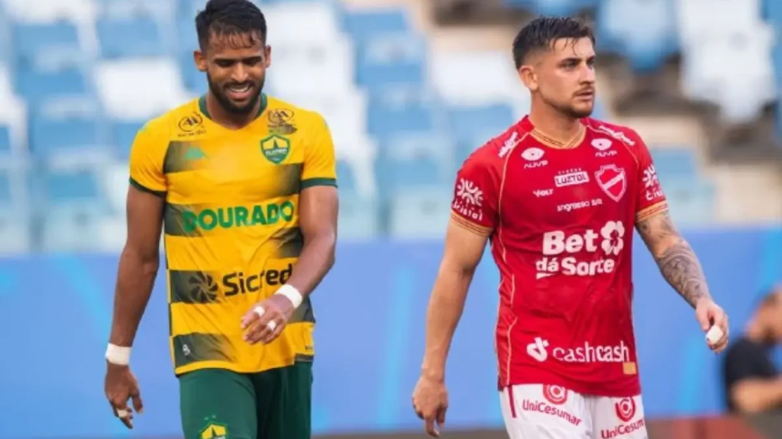 Com gol no apagar das luzes, Vila perde para Cuiabá na Série B