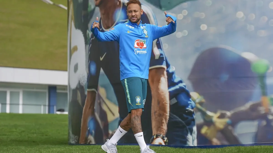 Neymar vai a campo e realiza primeiro treino com a seleção brasileira