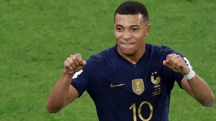 Vitória da França tem paralisação por chuva e mais dois de Mbappé
