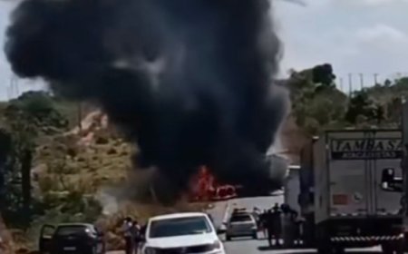 Acidente entre carretas deixa mortos e bloqueia BR-153-TO