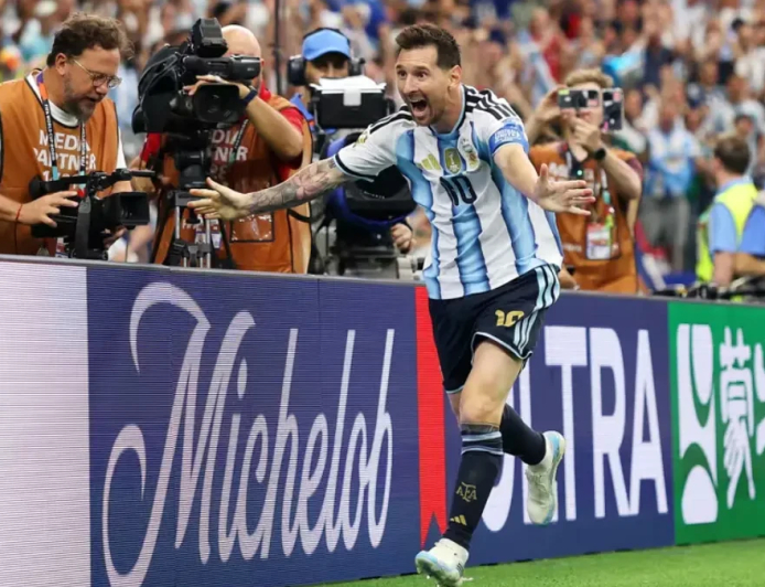 Messi supera Maradona e fica a uma assistência de Pelé em Copas