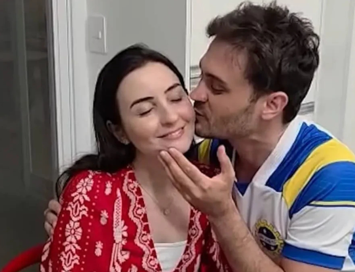 Brasileiro entra para o Guinness após dar 195 beijos na namorada em 30 segundos; vídeo